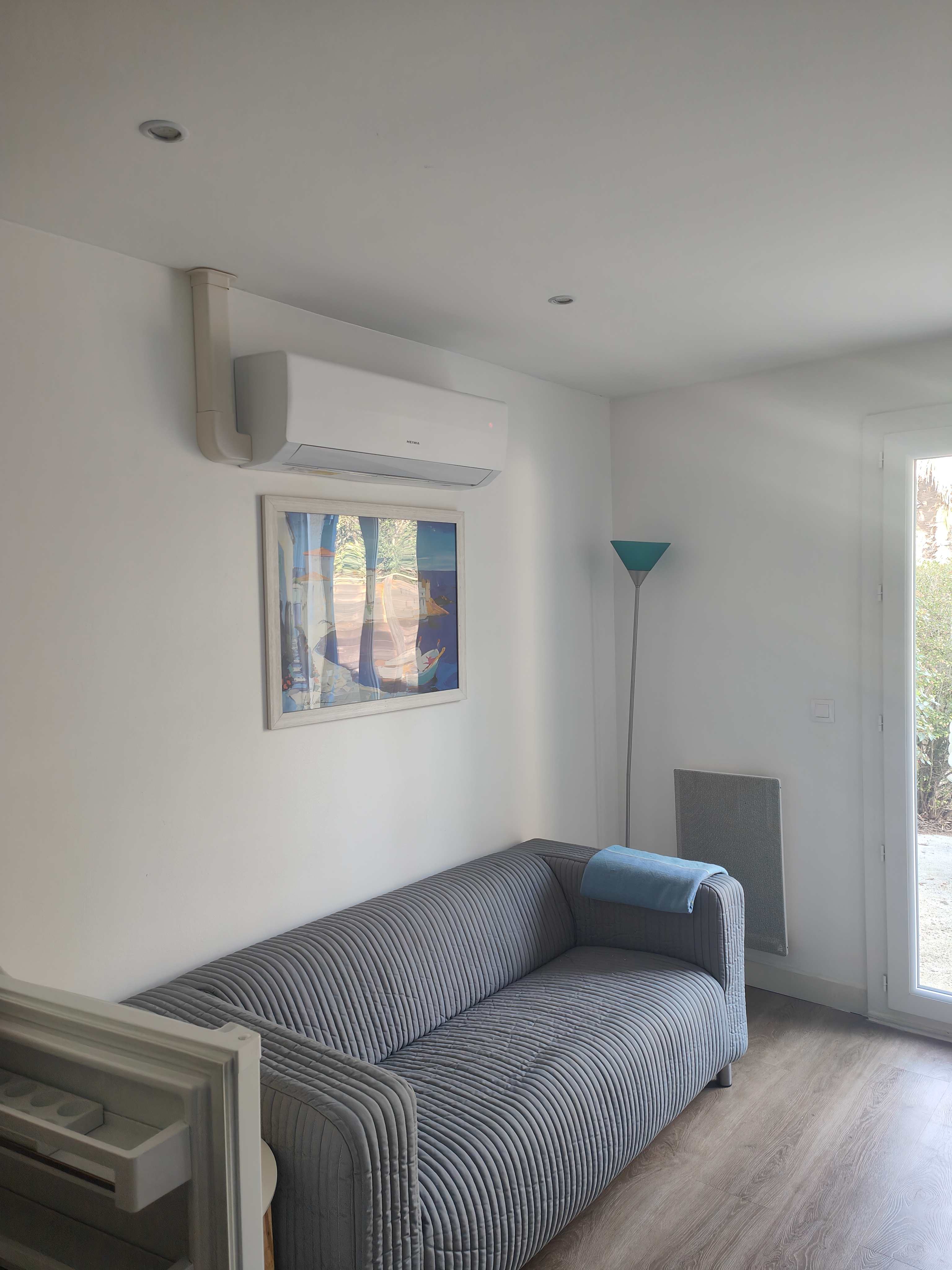 Installation d'une unité intérieure dans un salon