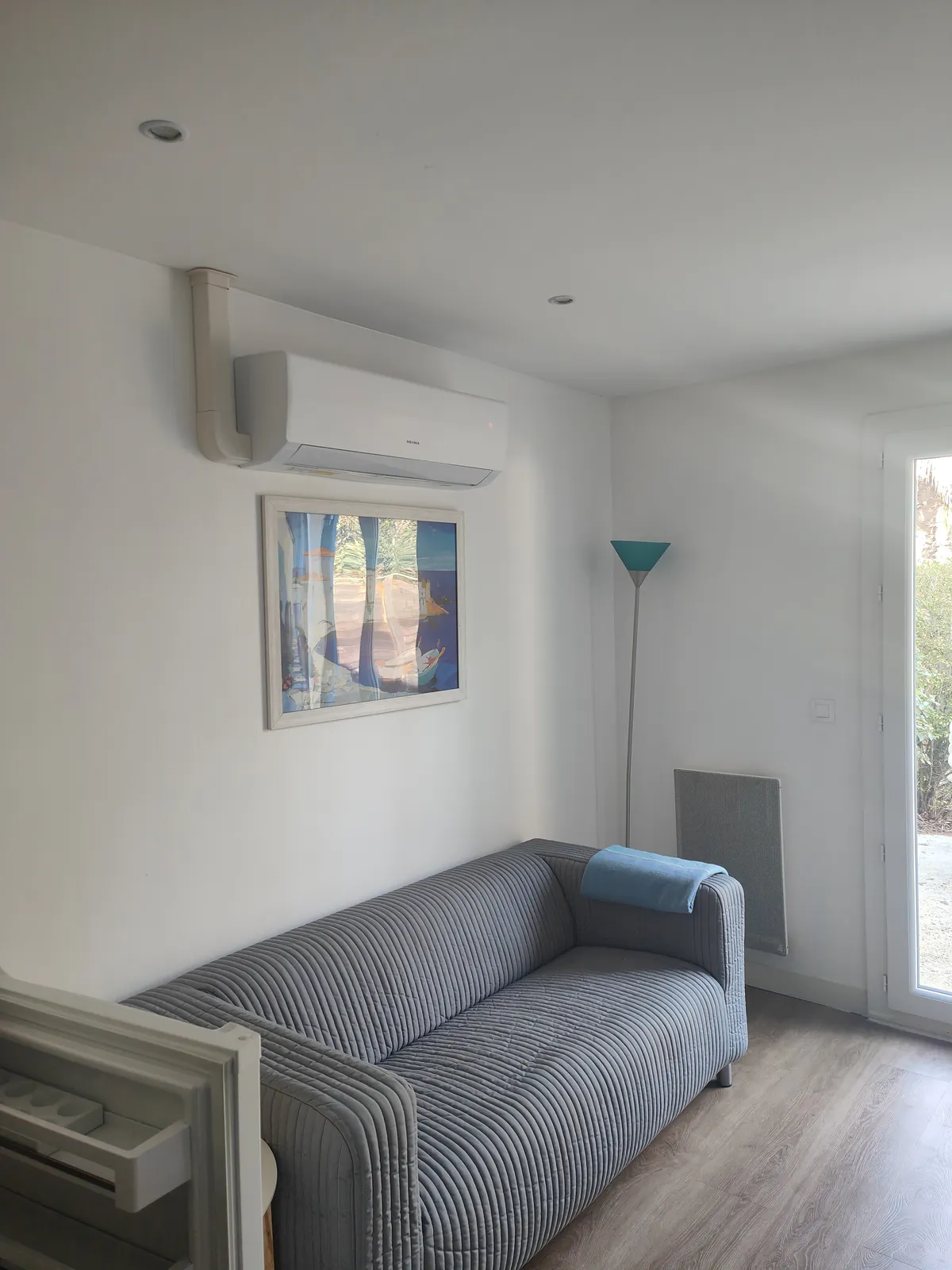 Installation d'une unité intérieure dans un salon